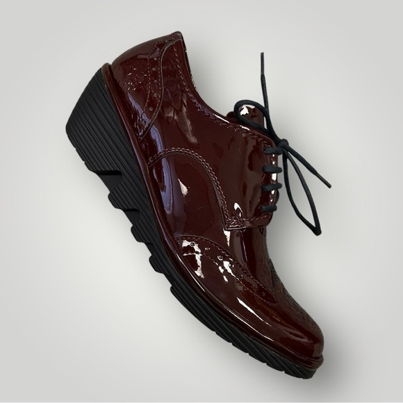 NWOT FLY LONDON Patent Leather Oxford Wedges Sz 37 - Picture 1 of 11